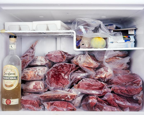 Trữ quá nhiều đồ trong tủ lạnh là một trong những nguyên nhân khiến tủ lạnh bị rỉ nước