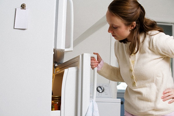 Chú ý đóng kín cửa tủ lạnh để tránh đèn nháy báo lỗi