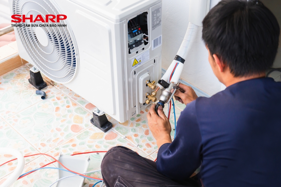 Quy Trình Sửa Máy Lạnh Sharp Tại TP.HCM