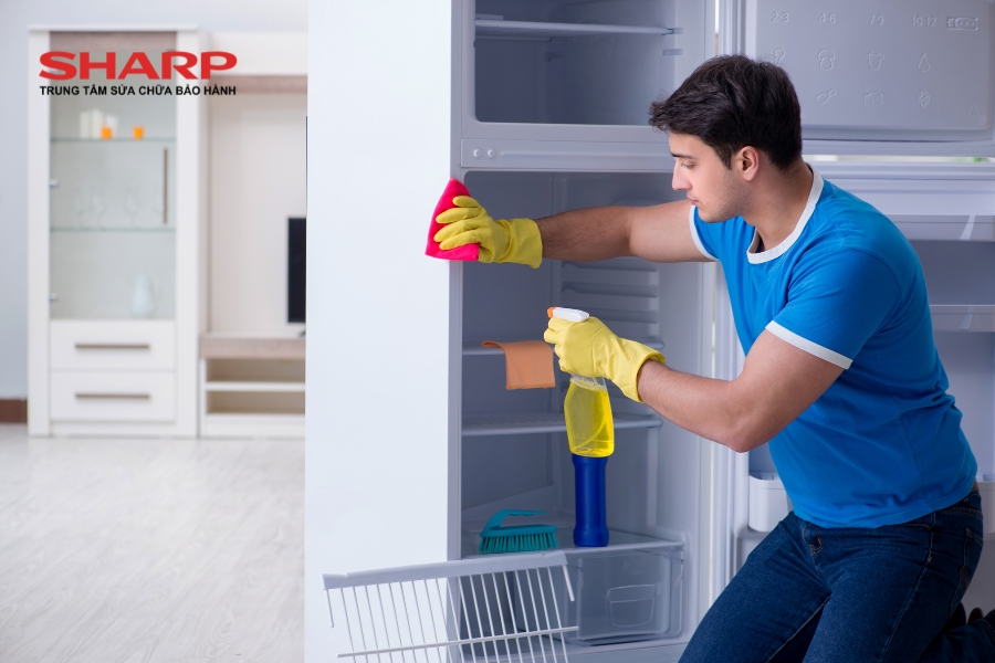 Dịch Vụ Vệ Sinh Và Bảo Trì Tủ Lạnh Sharp Tại Nhà